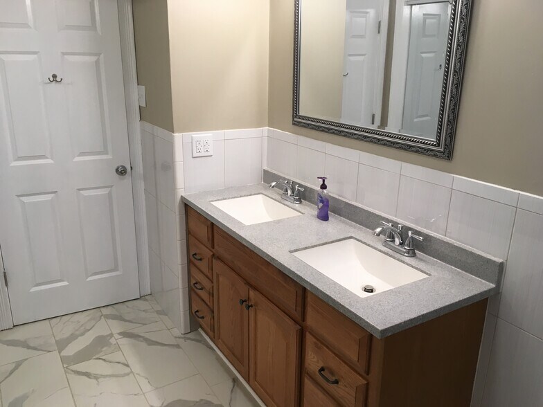 Building Photo - 510 Short St