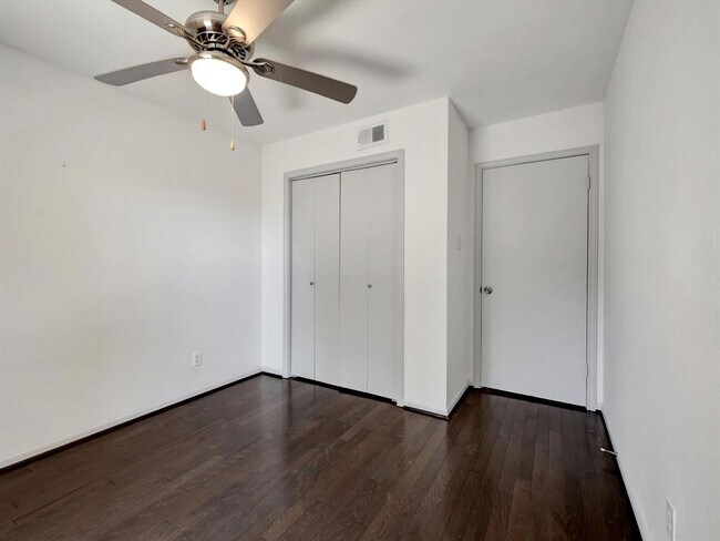 Building Photo - 1601 S Shepherd Dr