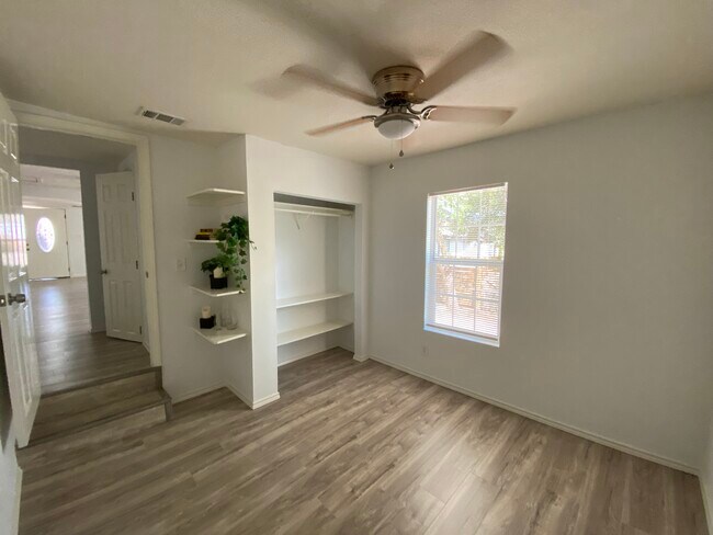 Building Photo - 2511 E 9th St