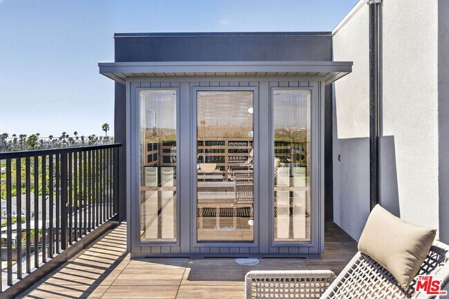 Building Photo - 1808 Lincoln Blvd