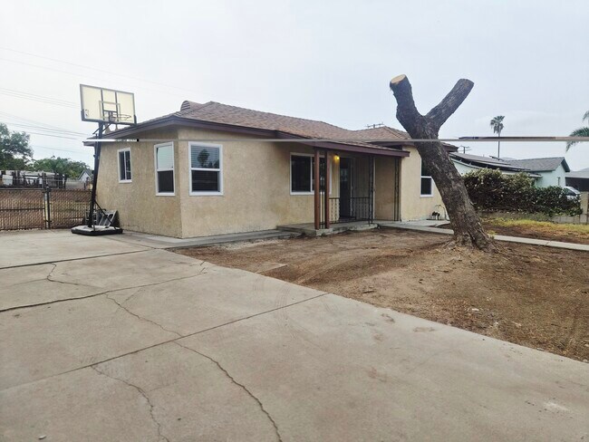 Building Photo - 9943 Catawba Ave