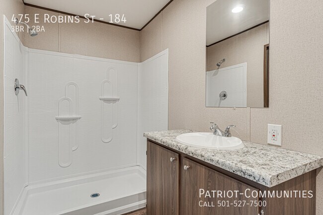 Building Photo - 475 E Robins St