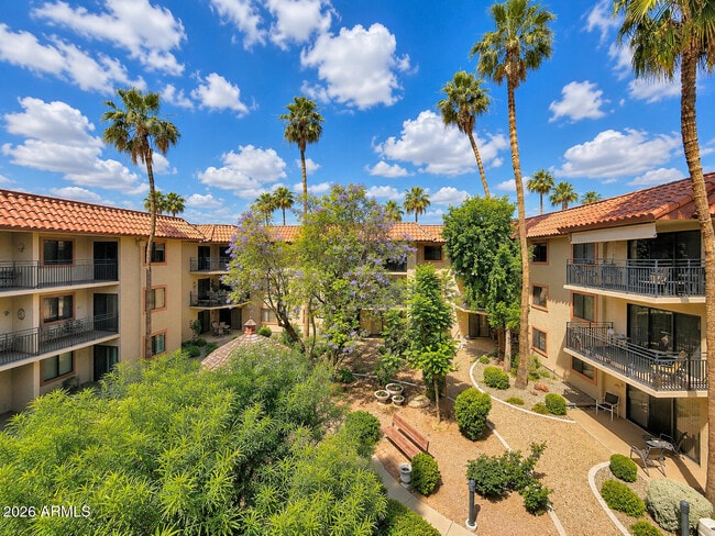 Building Photo - 10330 W Thunderbird Blvd
