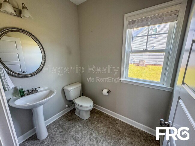 Building Photo - 208 Coffman Dr