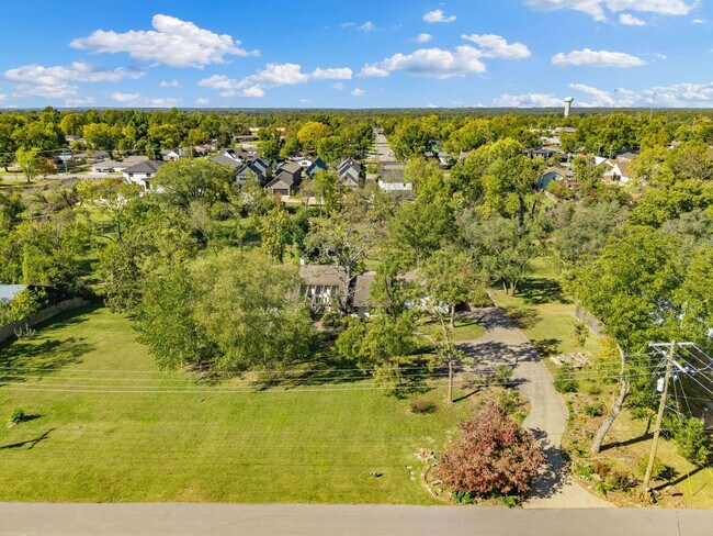 Building Photo - 515 NW D St