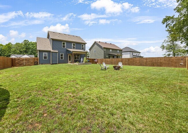 Building Photo - Pet Friendly Three Bedroom!
