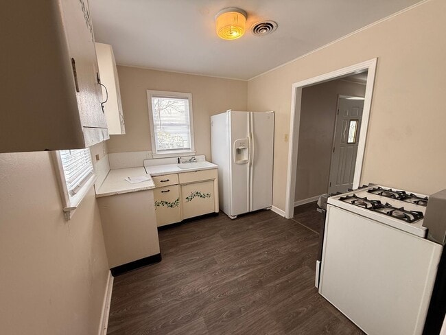 Building Photo - 218 Walnut St