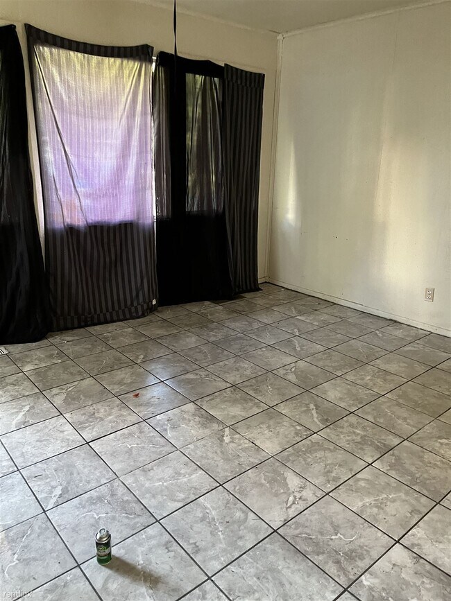 Building Photo - 3 br, 1 bath House - 1591 Azalea Drive