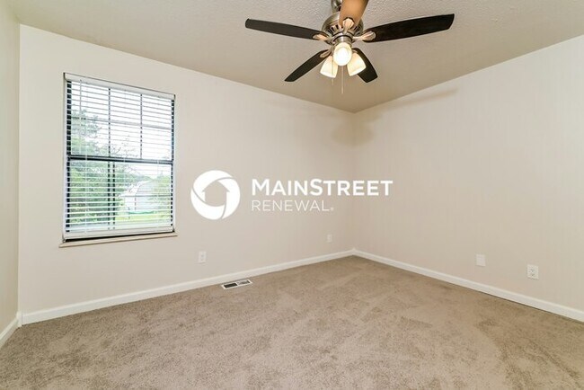 Building Photo - 4 Bedroom Pet-Friendly Home in Knoxville, TN with Main Street Renewal