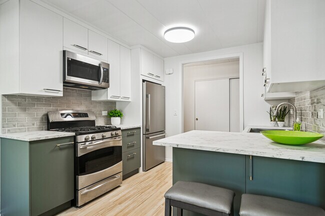 Building Photo - 801 E Miner St