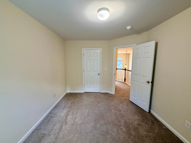 Building Photo - 1324 Emory Ln NW