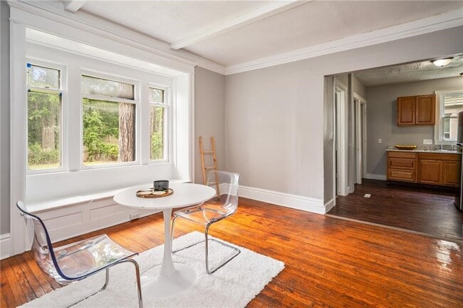 Building Photo - 117 Kenwood Ave