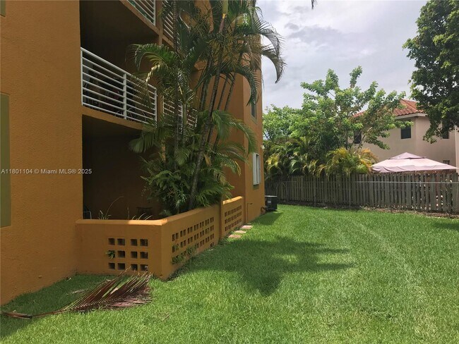 Building Photo - 9731 Fontainebleau Blvd