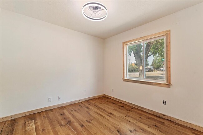Building Photo - 203 E Ada St