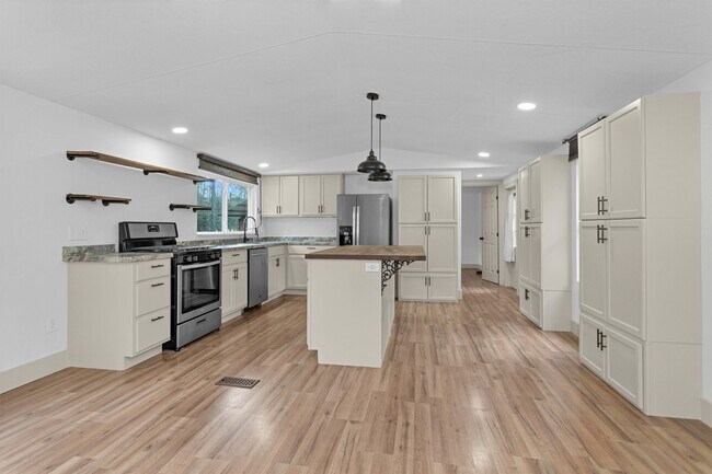 Building Photo - 5500 Penny Rd