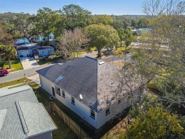 Building Photo - 5840 Mariposa Dr