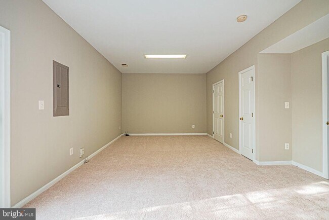 Building Photo - 22619 Upperville Heights Square