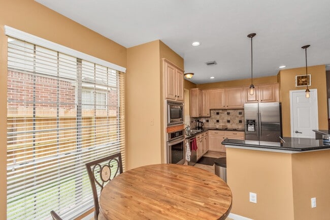 Building Photo - 4418 Ringrose Dr