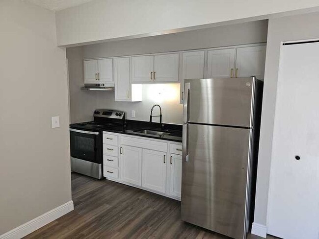 Building Photo - 2 Willow St