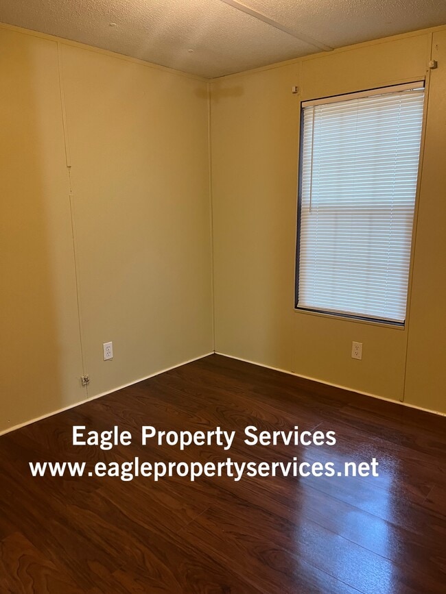 Building Photo - 1546 River Rd