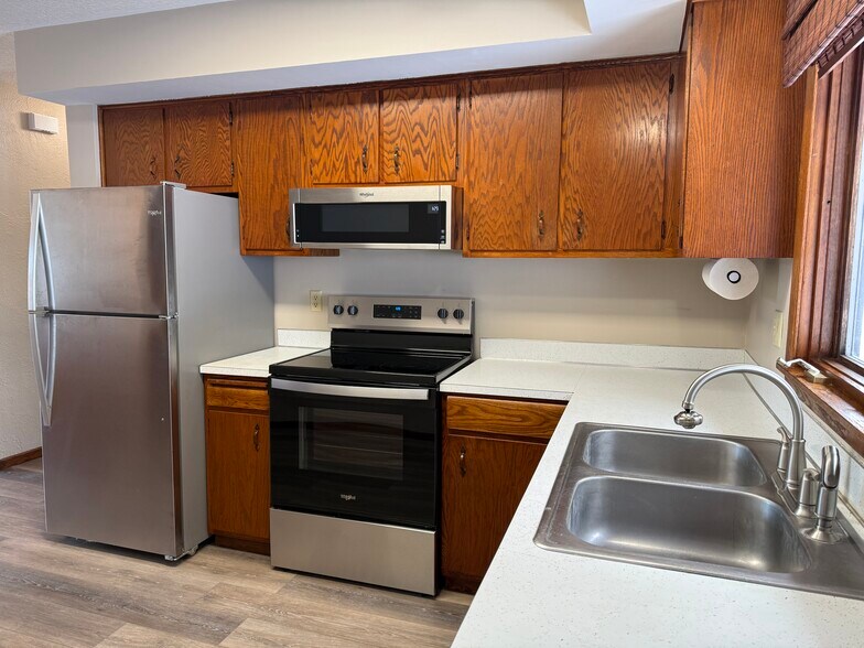 Building Photo - 1814 Spruce Dr