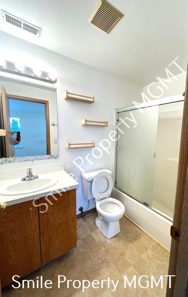 Building Photo - A nice house with 3 beds rooms and 2.5 baths.