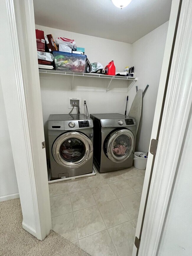 Building Photo - Beautiful 3-Bedroom End Townhouse in Royersford! Available mid-June!