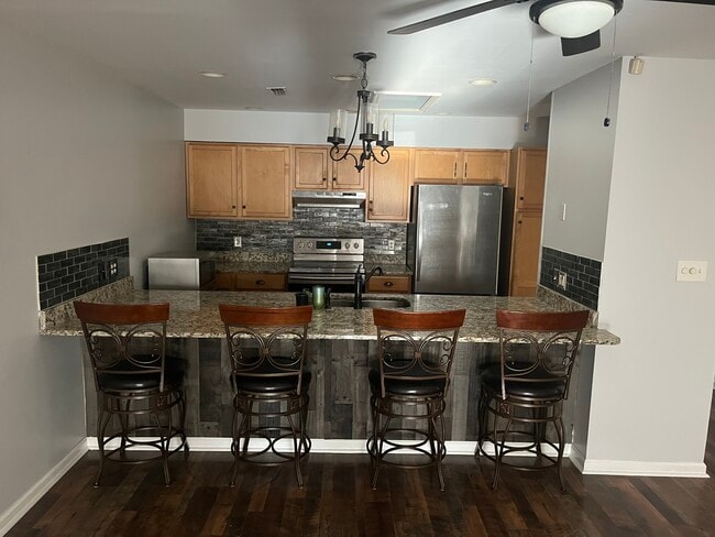 Building Photo - 2005 Locarno Dr