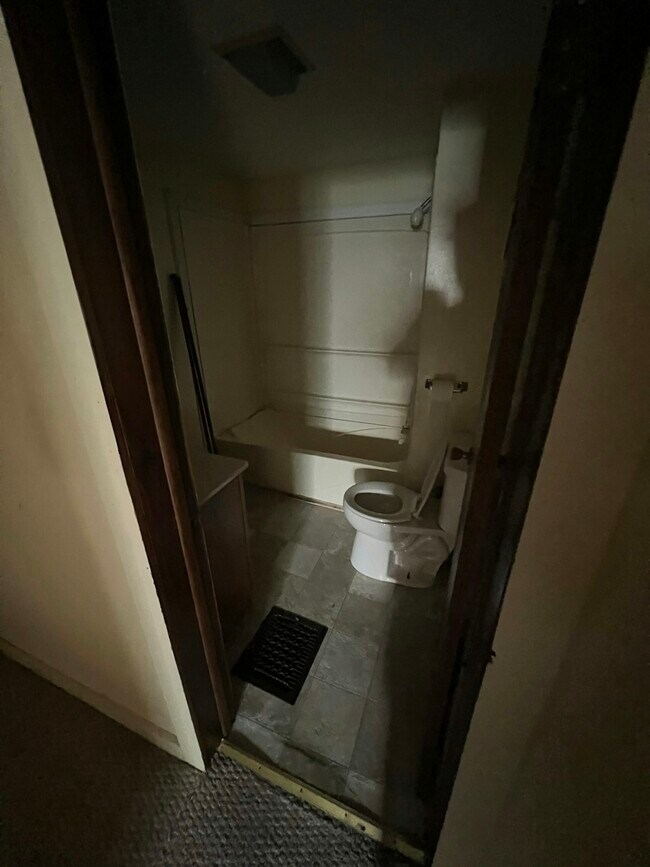 Building Photo - 403 E Division St