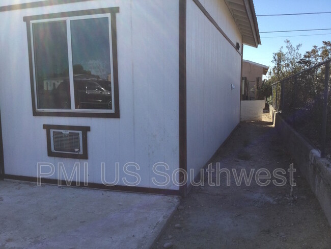 Building Photo - 2088 Del Rey Dr