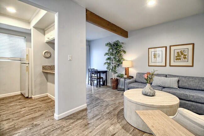 Building Photo - Charming 1-Bedroom Oasis on Highland Drive, Oxnard - Silver Strand