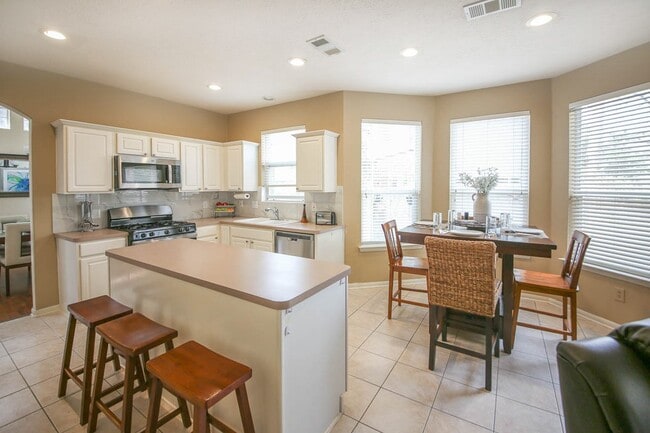 Building Photo - 19 Grand Bayou Pl