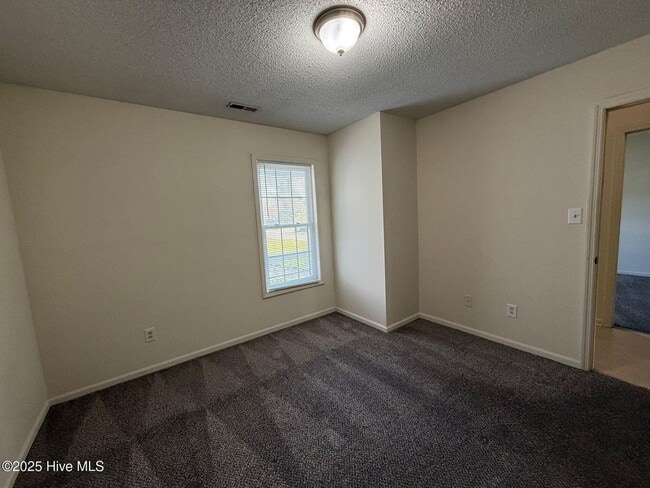 Building Photo - Nice 2 bedroom duplex