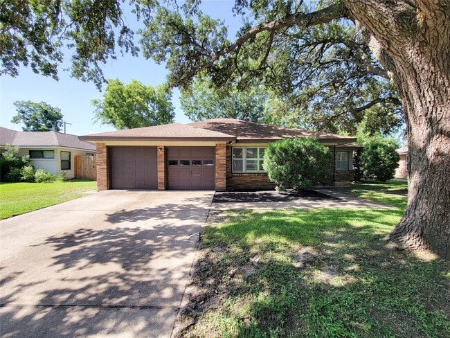 Building Photo - 4602 Redstart St