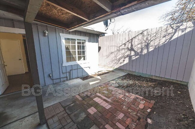 Building Photo - 1426 48th Ave