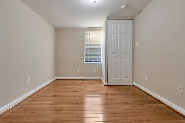 Building Photo - 2313 E Fayette St