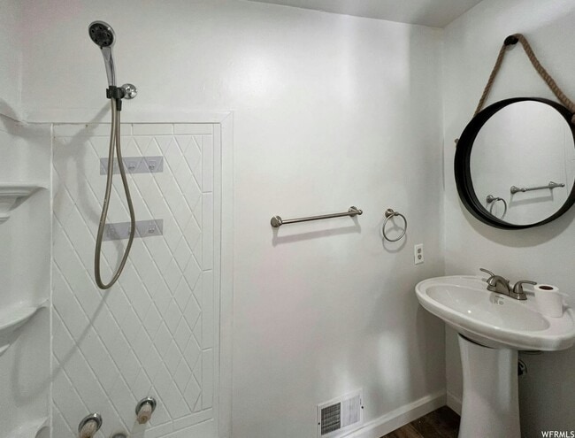 Building Photo - 18 Palmer St