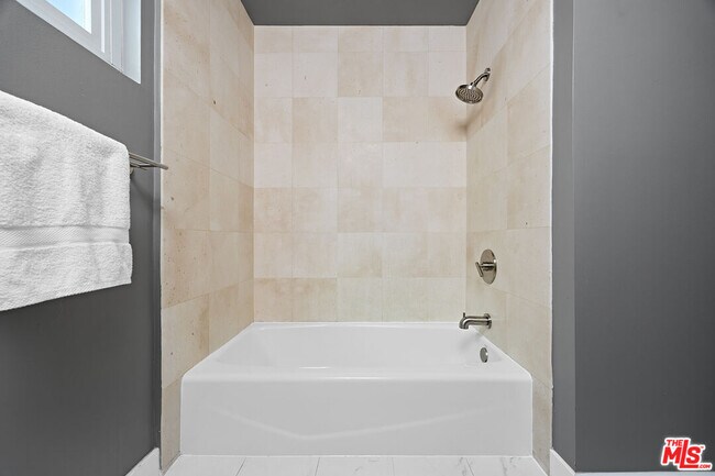 Building Photo - 2329 Kansas Ave