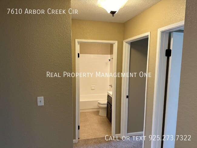 Building Photo - 7610 Arbor Creek Cir