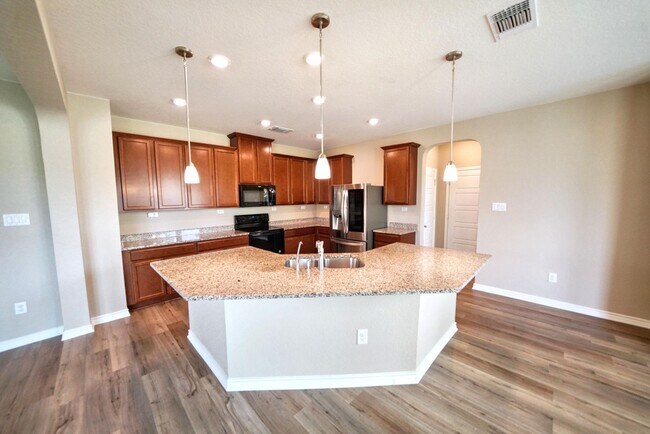 Building Photo - Beautiful 3-Bedroom Home with Flex Space in Universal City - Realtor Commission: $600