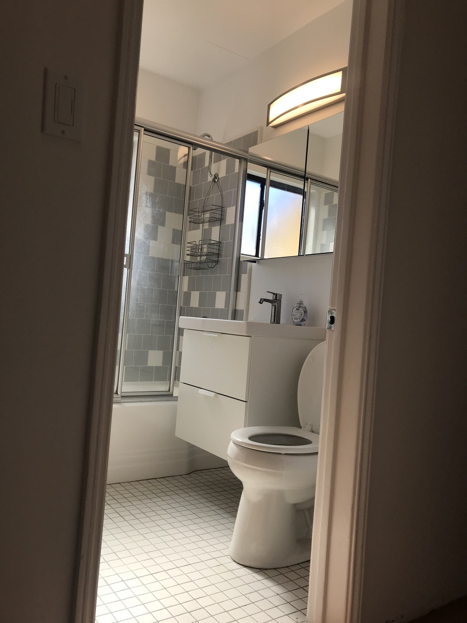 bath - 2010 Virginia Ave