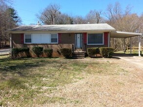 Building Photo - Spacious 3bedroom House  ($500.00 off firs...