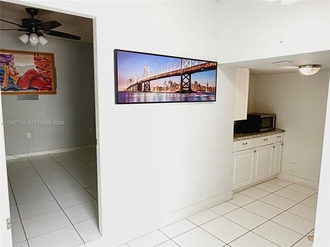 Building Photo - 673 W 60th St