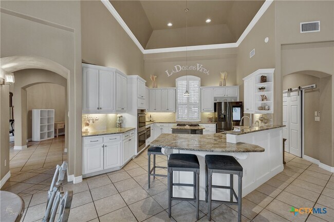 Building Photo - 9752 Trophy Oaks Dr