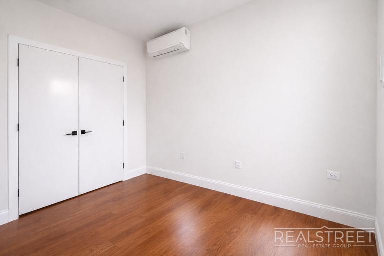 Building Photo - Spacious 2-Bedroom Apartment in the Heart of Bedford-Stuyvesant