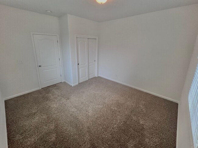 Building Photo - $2,695 Ashlan & Dewolf, 4 bedroom - Buckin...