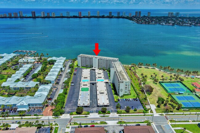 Building Photo - 801 Lake Shore Dr