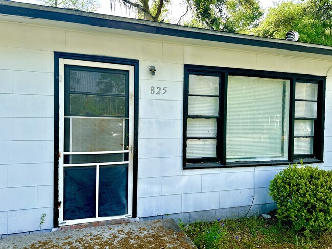 Building Photo - 825 Bethune St