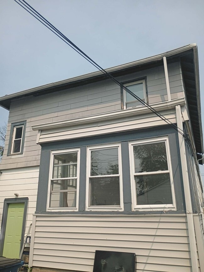 Building Photo - 1534 E Broadway St