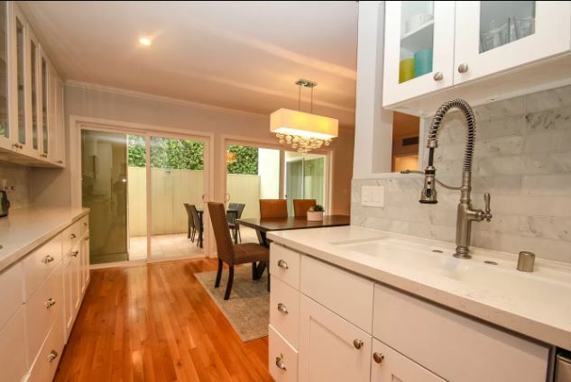 Kitchen - 423 S Rexford Dr